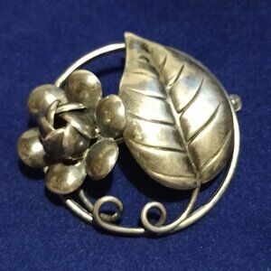 🎬Vintage Sterling Flower with Leaf Pin